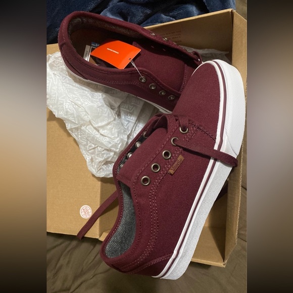 Vans - Picture 1 of 6